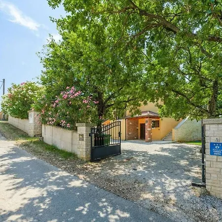 Hrast Villa *