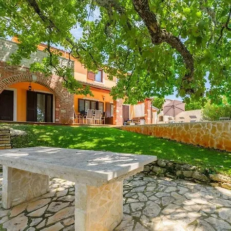 Villa Hrast *