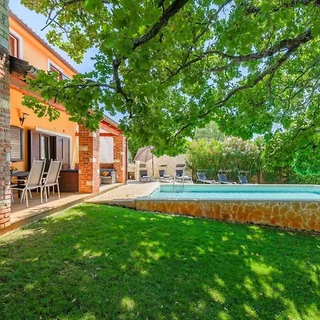 Hrast Villa Bačva