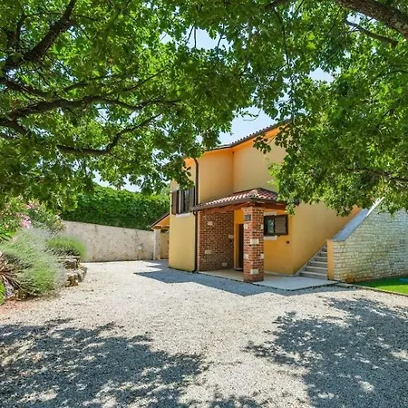 Villa Hrast *